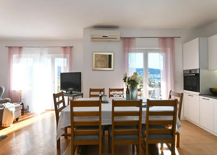 House Vukman Villa *